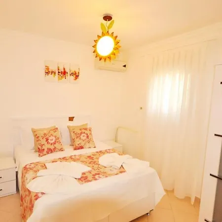 Sleeps 9 With Pool And Air Con فيلة أورتاكنت