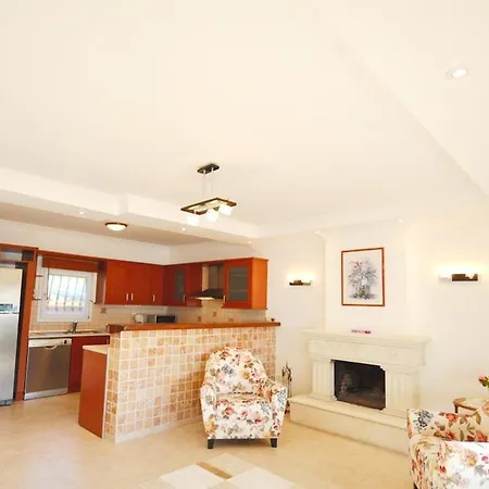 Sleeps 9 With Pool And Air Con فيلة أورتاكنت