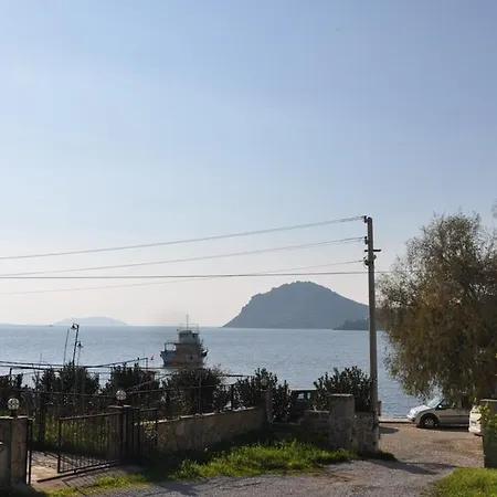 Villa Sleeps 9 With Pool And Air Con *